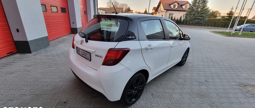 Toyota Yaris cena 28500 przebieg: 208000, rok produkcji 2015 z Warszawa małe 67